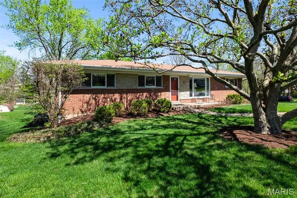 $350,000 | 10131 Glenfield Terrace, St. Louis, MO 63126