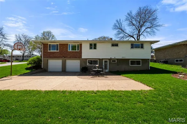 $350,000 | 10131 Glenfield Terrace, St. Louis, MO 63126