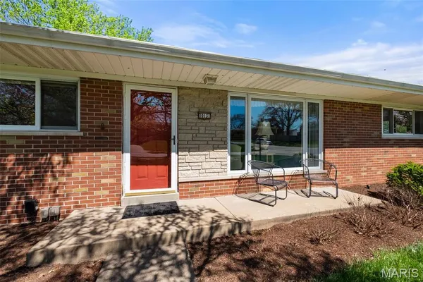 $350,000 | 10131 Glenfield Terrace, St. Louis, MO 63126