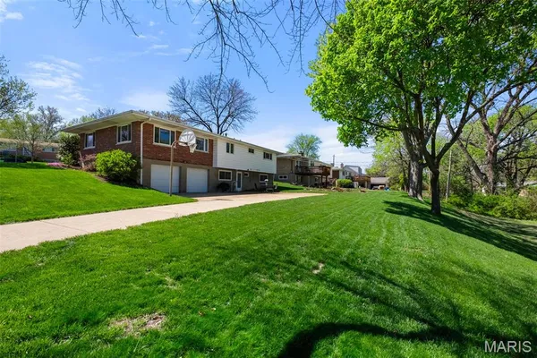 $350,000 | 10131 Glenfield Terrace, St. Louis, MO 63126