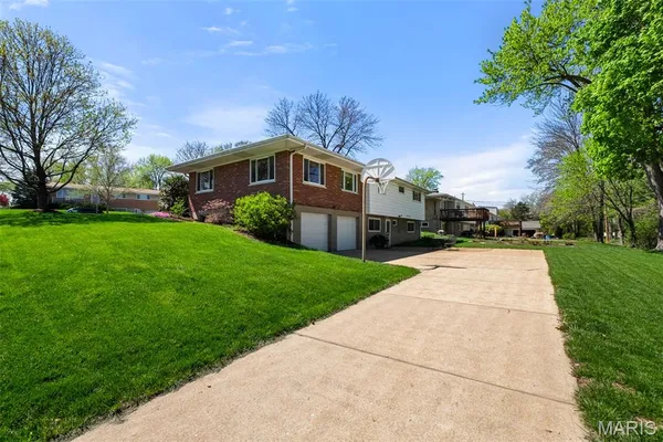 $350,000 | 10131 Glenfield Terrace, St. Louis, MO 63126