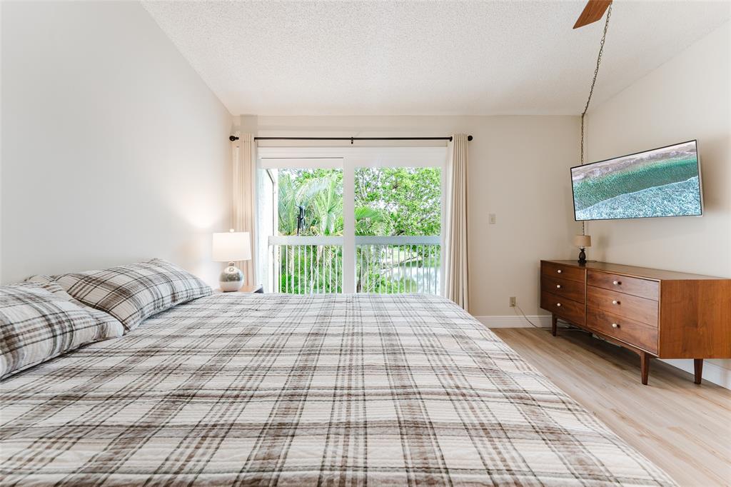 272 West Hemingway Circle Margate, FL 33063 - Photo 25 of 61 a bedroom with a bed and a window