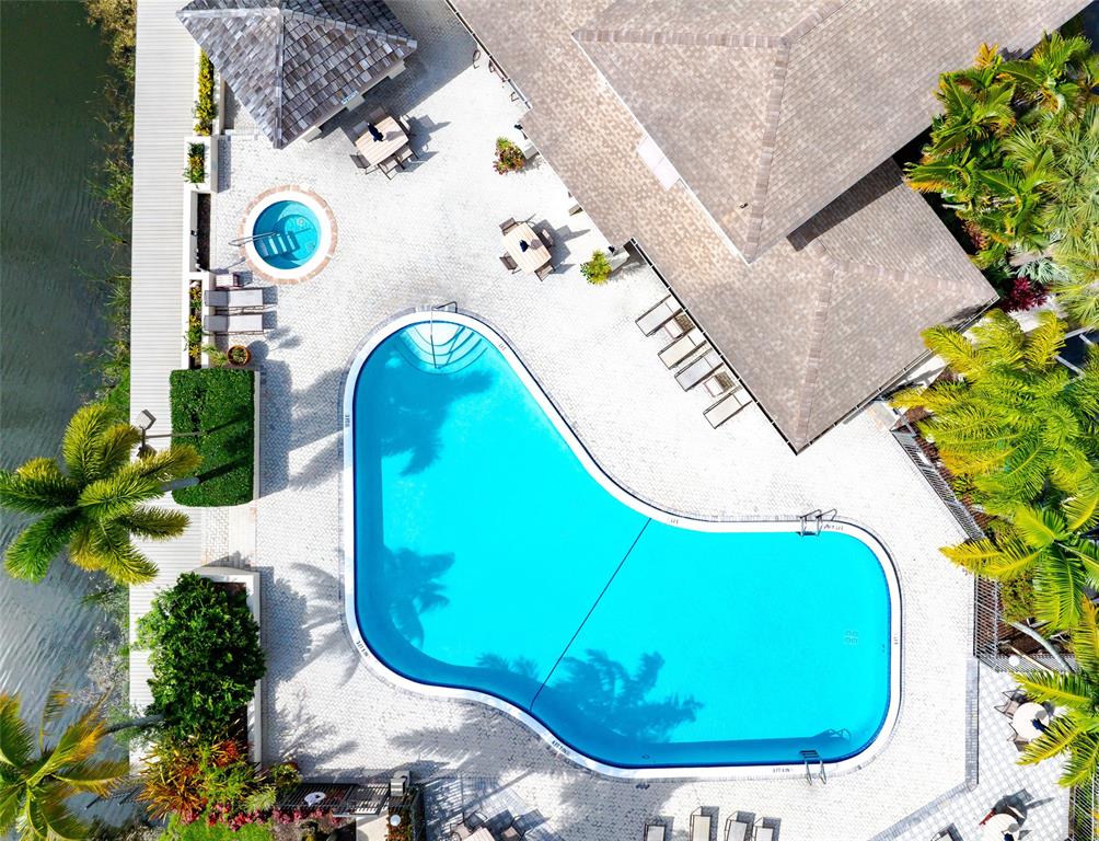 272 West Hemingway Circle Margate, FL 33063 - Photo 60 of 61 an aerial view of a swimming pool