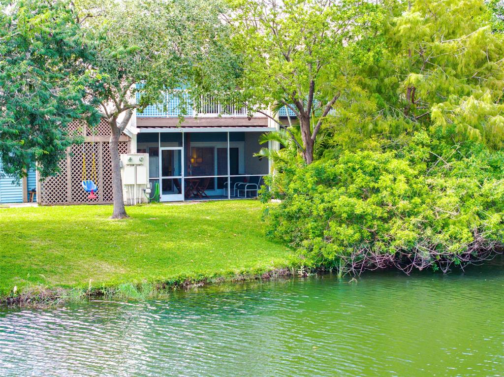 272 West Hemingway Circle Margate, FL 33063 - Photo 61 of 61 a view of a house with a garden