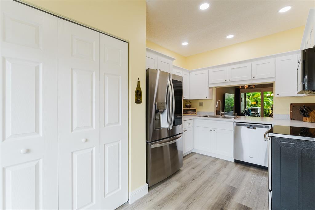 272 West Hemingway Circle Margate, FL 33063 - Photo 7 of 61 a kitchen with stainless steel appliances a refrigerator and a stove top oven