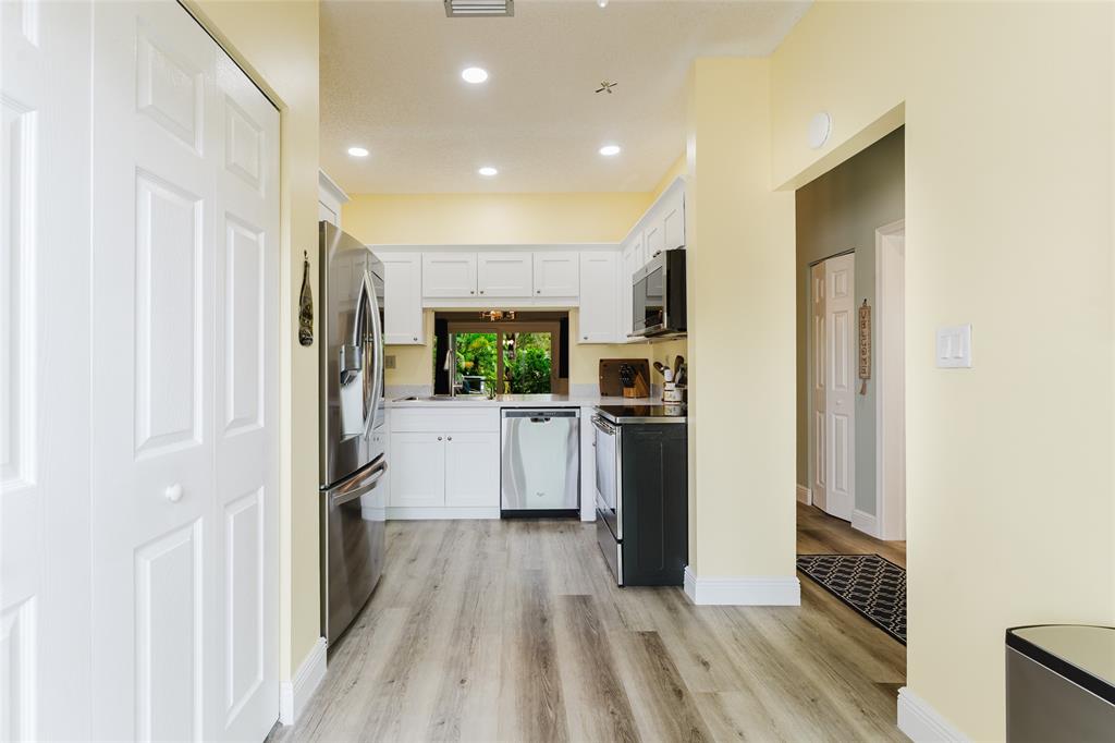 272 West Hemingway Circle Margate, FL 33063 - Photo 8 of 61