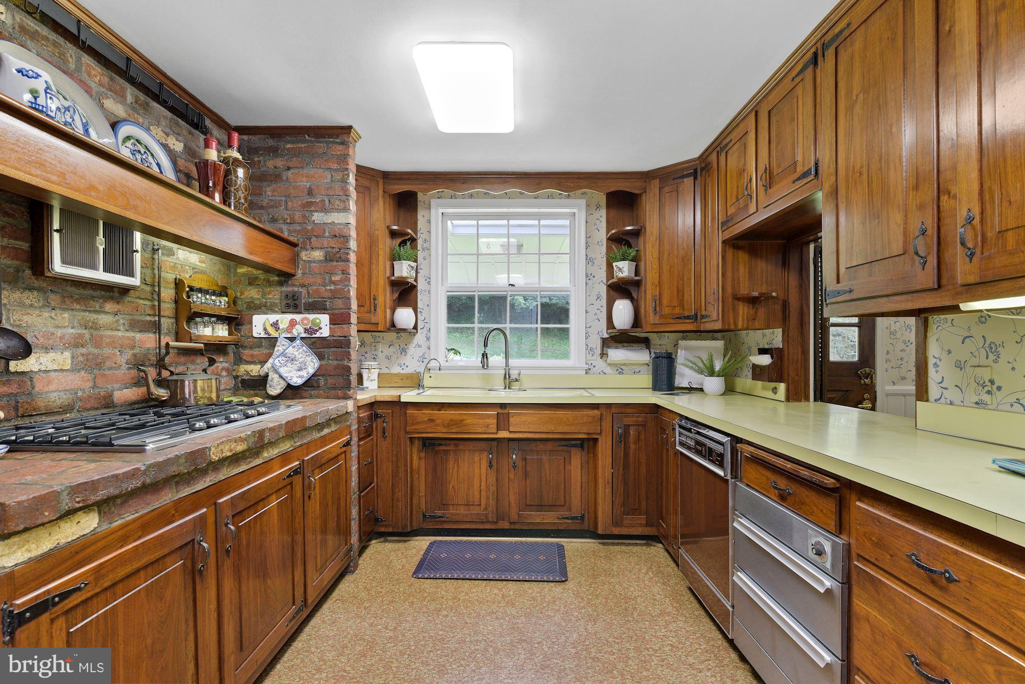 7301 Helmsdale Road Bethesda, MD 20817 - Photo 22 of 66 Country kitchen