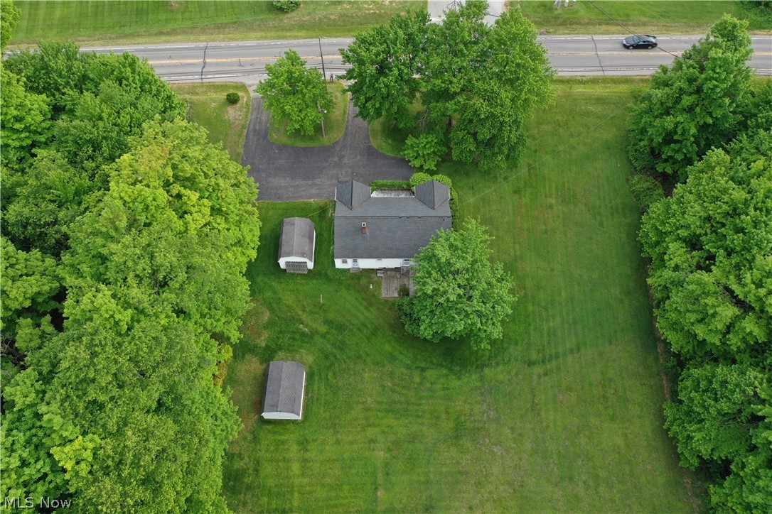 13104 Chardon-Windsor Road Chardon, OH 44024 - Photo 5 of 21 Gallery Image 5