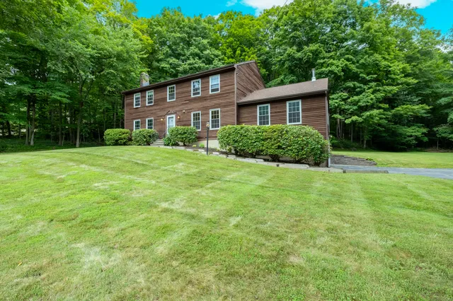 a view of a house with backyard and garden