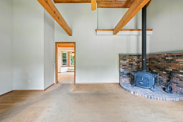 a view of livingroom with furniture