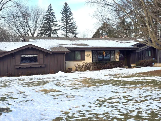 $2,800 | 17420 Royalcrest Drive, Brookfield, WI 53045