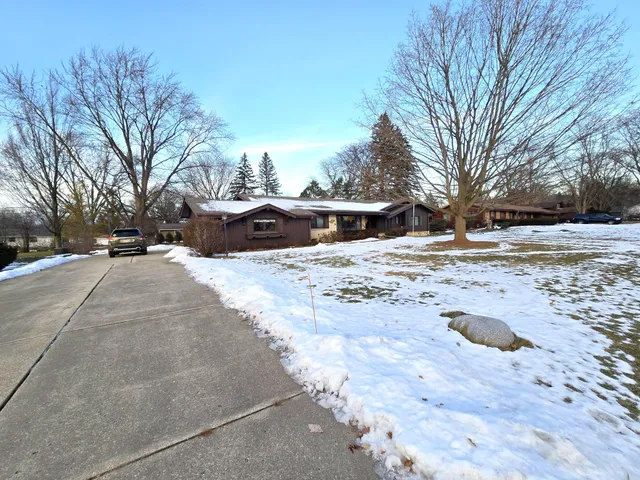 $2,800 | 17420 Royalcrest Drive, Brookfield, WI 53045