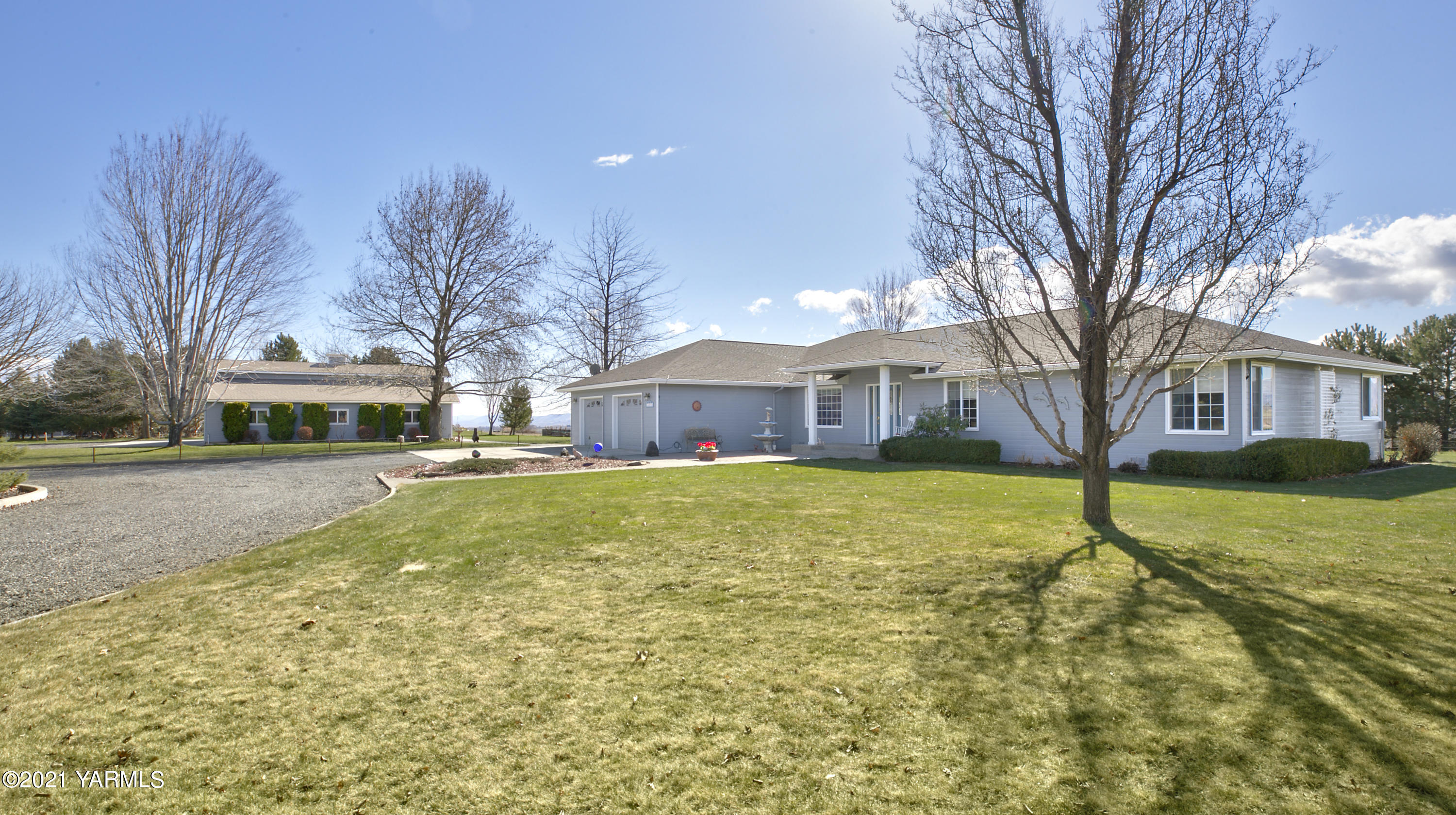 15016 Fisk Road Yakima, WA 98908 - Photo 3 of 29 a front view of a house with a yard