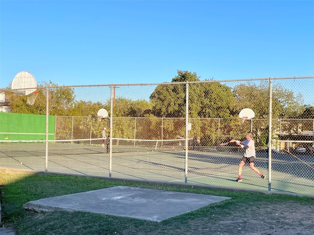 601 Hearn Street, Unit 207 Austin, TX 78703 - Photo 33 of 40 a view of a city