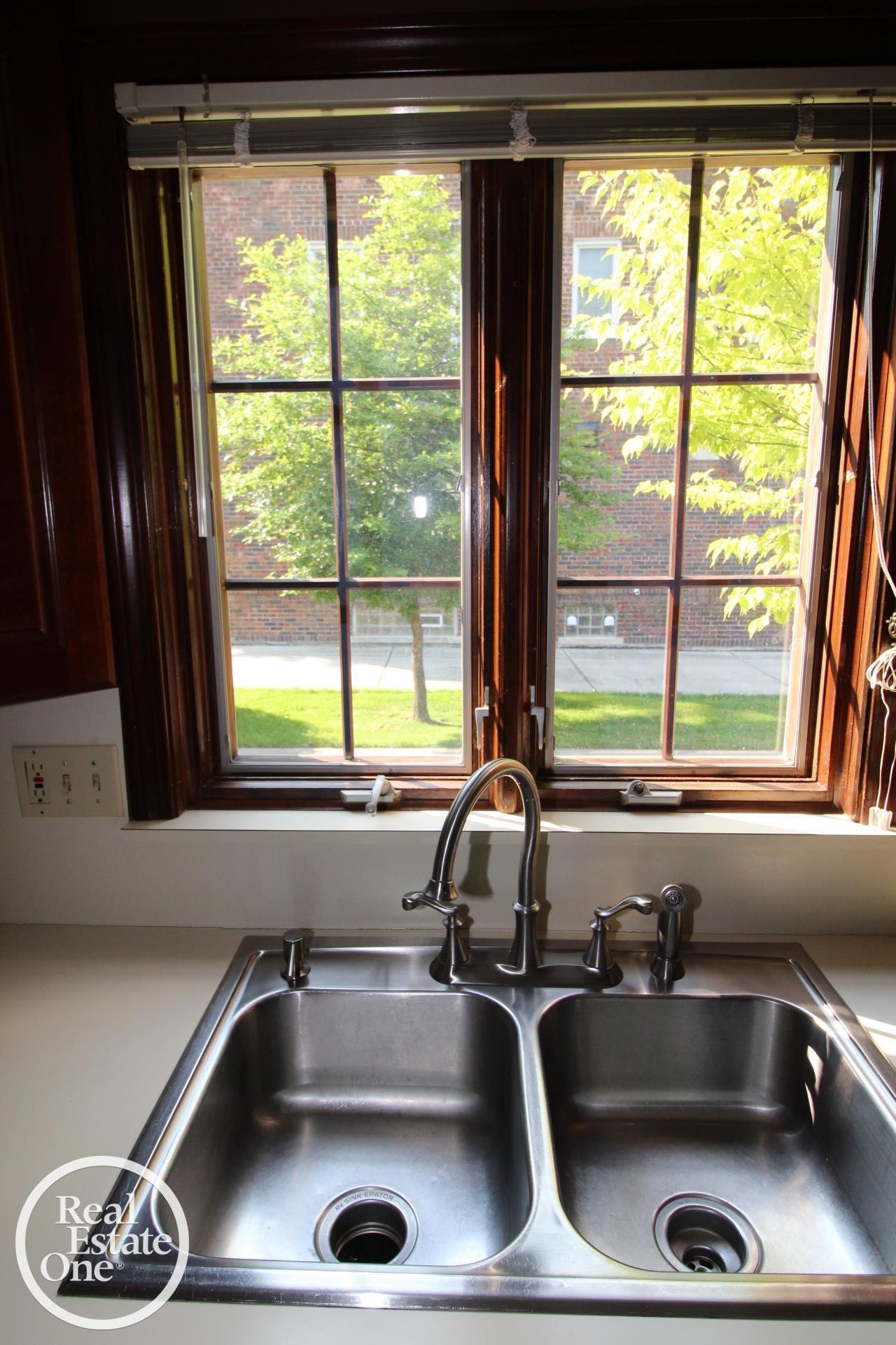 880 Pemberton Road Grosse Pointe, MI 48230 - Photo 11 of 50 50178128-c7288fb1-e563-4266-89c5-a7afcf2f5821.JPG