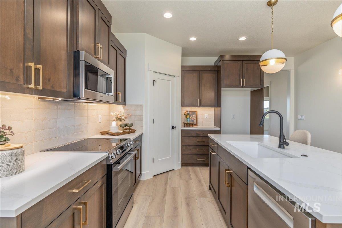 385 East Chevy Drive Boise, ID 83716 - Photo 17 of 41