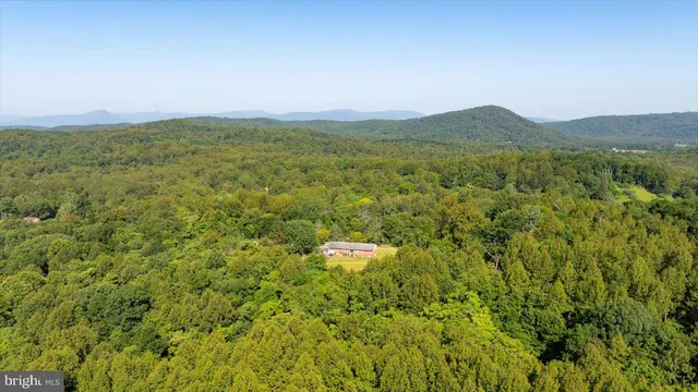$674,000 | 436 Castleton View Road, Castleton, VA 22716