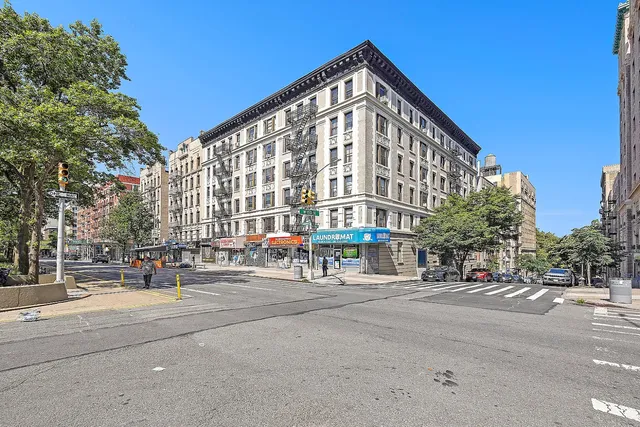 a picture of a painting on a wall