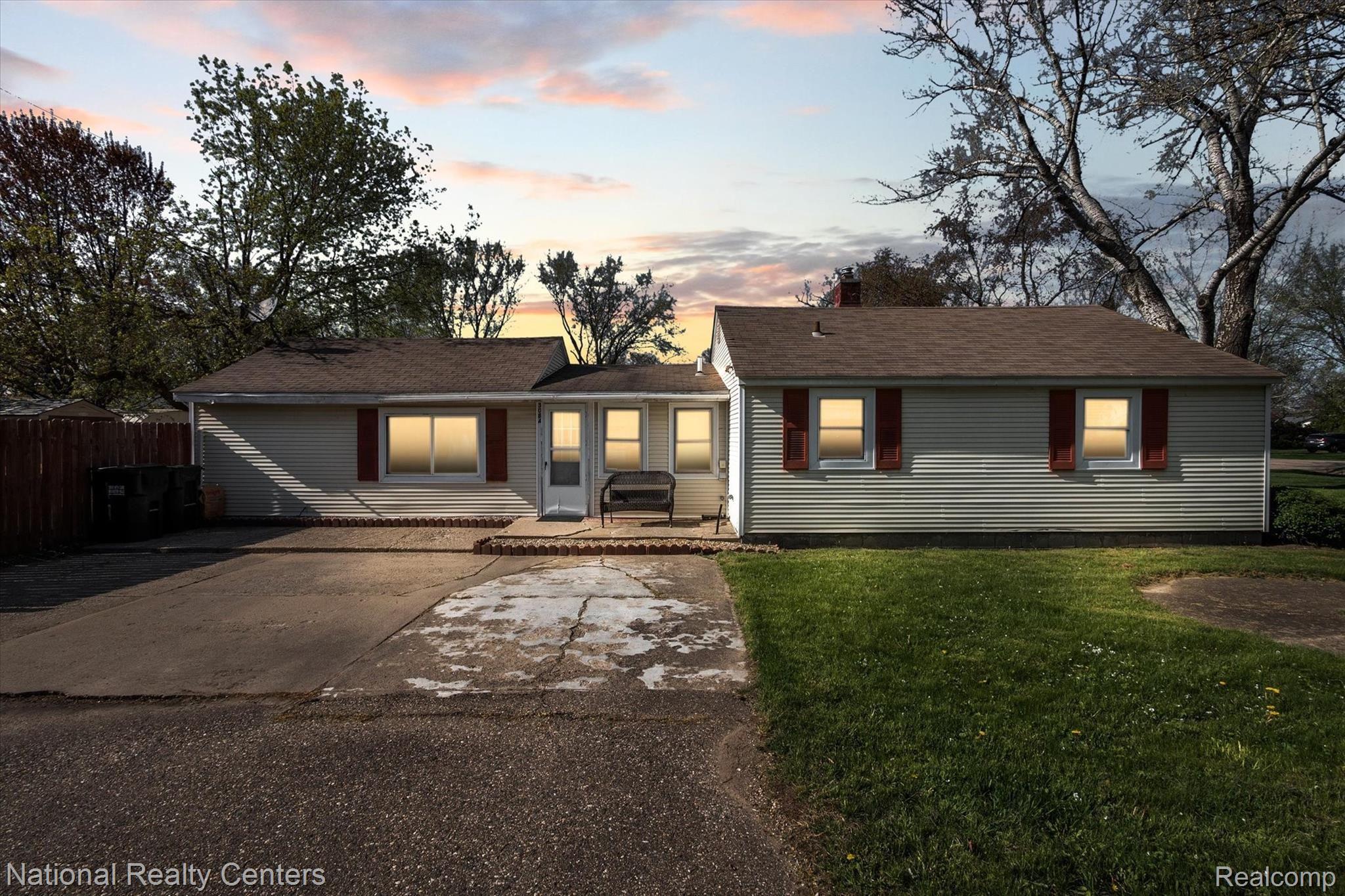 3084 Melvin Avenue Rochester, MI 48307 - Photo 1 of 32 32-3084-Melvin-Ave-Lang-Estates-Real-Estate-32 (2).jpg
