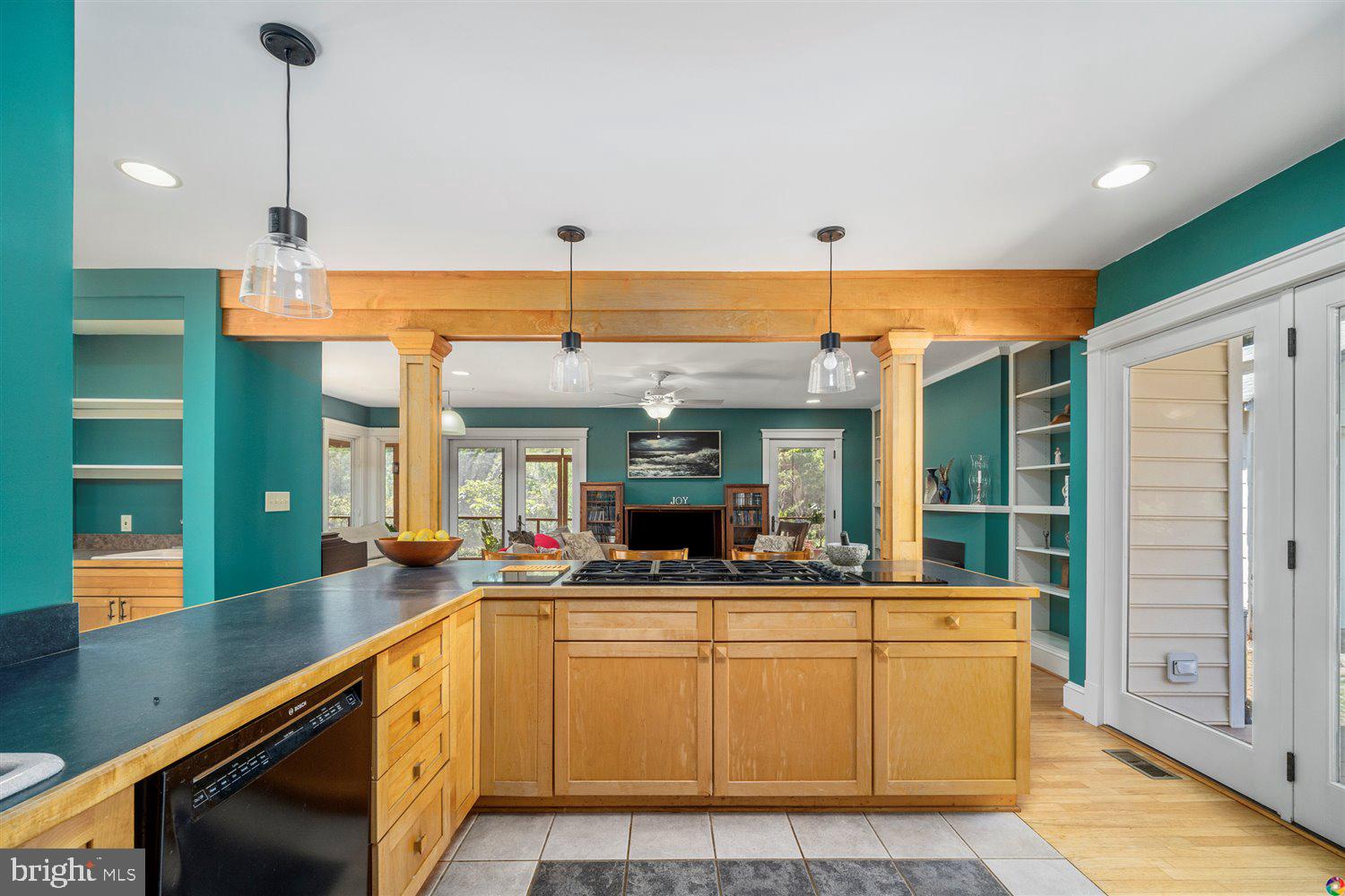 32 Manse Road Fredericksburg, VA 22406 - Photo 14 of 54 Bright and cheery space to cook and entertain.