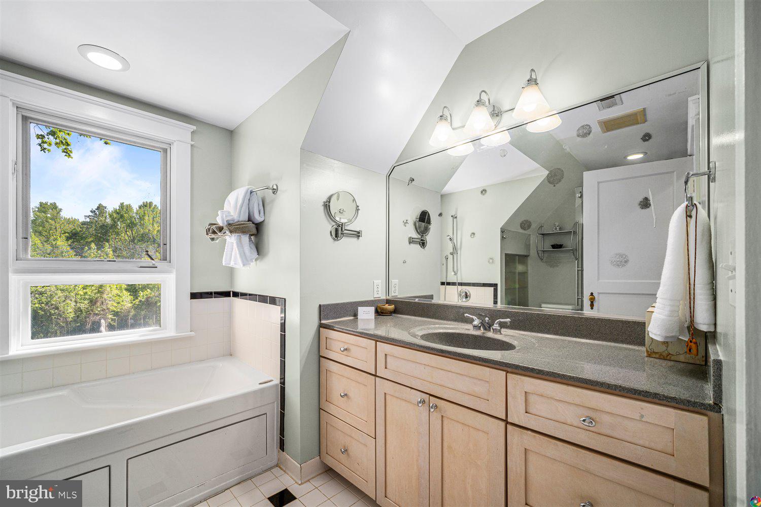 32 Manse Road Fredericksburg, VA 22406 - Photo 27 of 54 Updated primary bath with whirlpool tub...