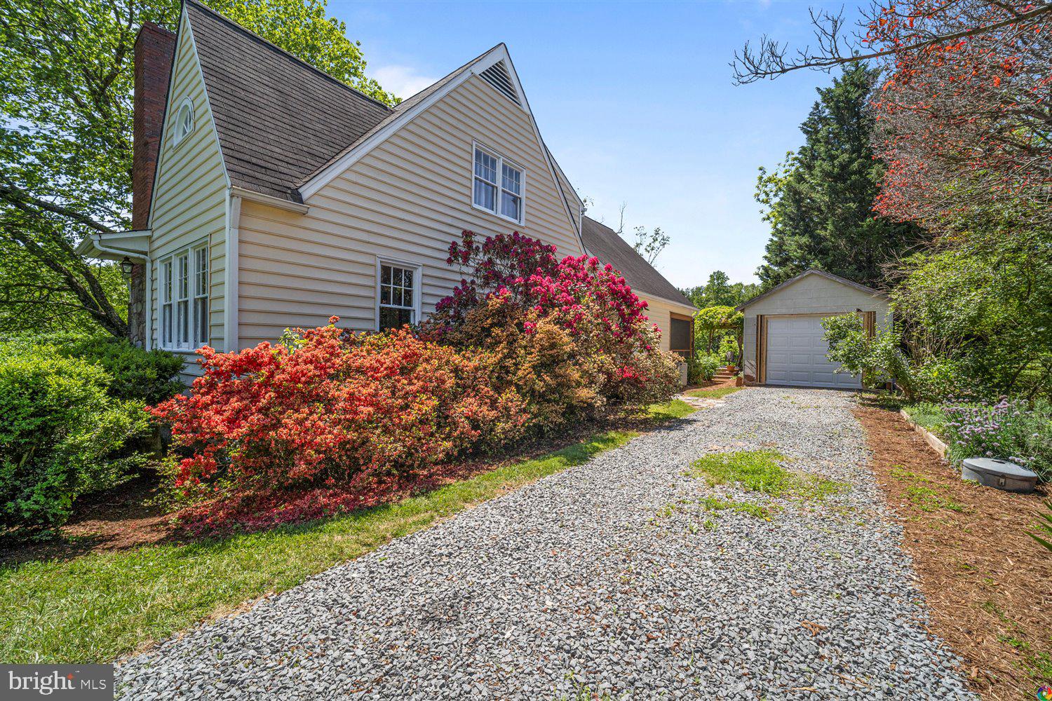 32 Manse Road Fredericksburg, VA 22406 - Photo 41 of 54 Gorgeous flowers and shrubs; detached garage.