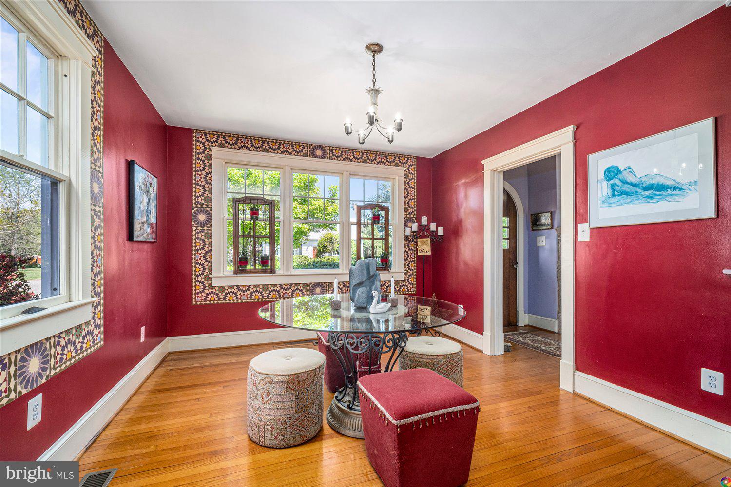 32 Manse Road Fredericksburg, VA 22406 - Photo 6 of 54 Stunning hand-painted trim around windows.