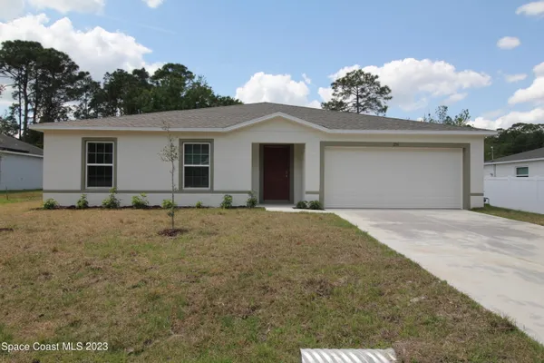 a view of a house with a yard and garage