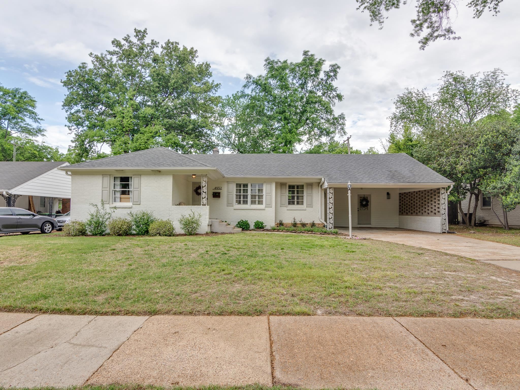 4952 Mockingbird Lane Memphis, TN 38117 - Photo 2 of 28 front view of a house and a yard