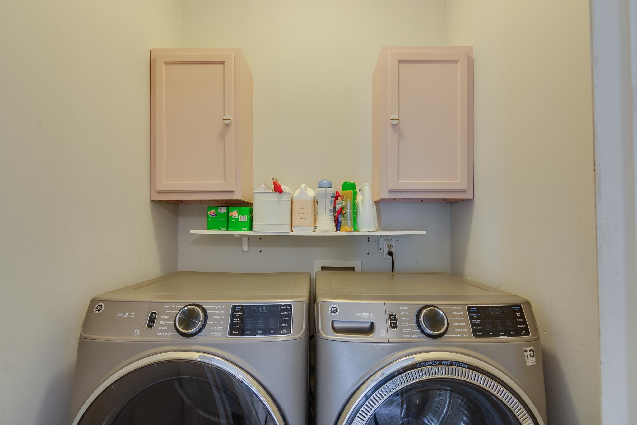 4952 Mockingbird Lane Memphis, TN 38117 - Photo 25 of 28 a utility room with dryer and washer