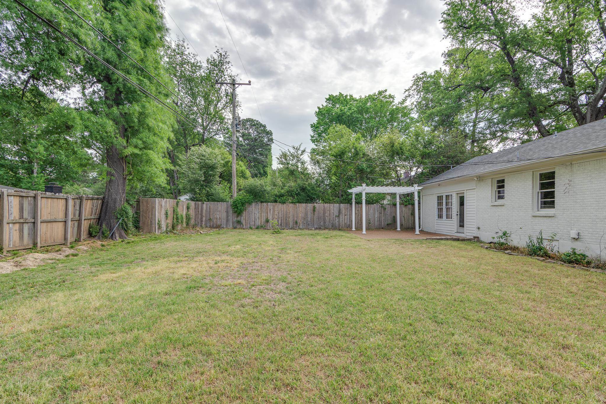 4952 Mockingbird Lane Memphis, TN 38117 - Photo 27 of 28 a backyard of a house with lots of green space