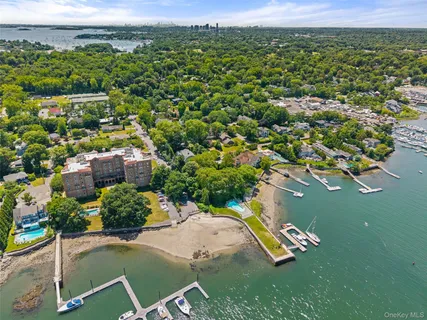 $1,299,000 | 819 The Crescent, Mamaroneck, NY 10543