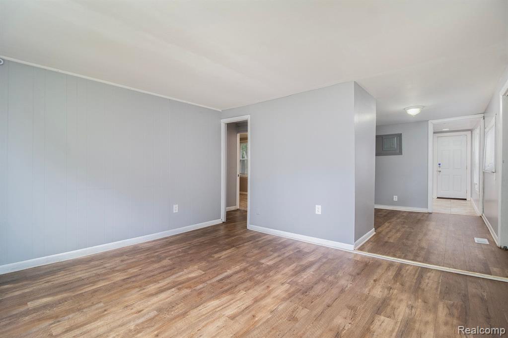 20954 Rensselaer Street Farmington, MI 48336 - Photo 6 of 21