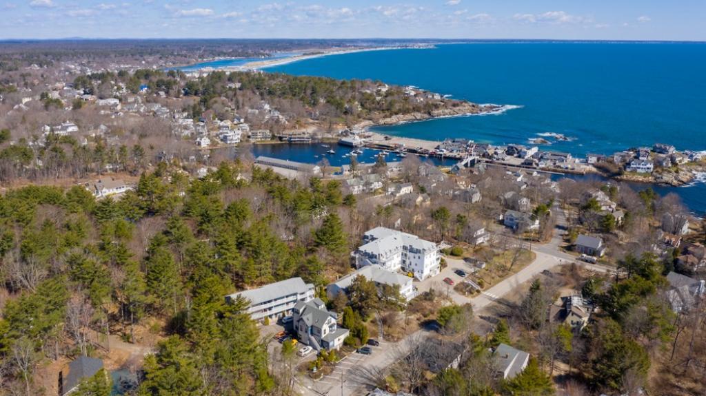 Just a stones throw to Perkins Cove