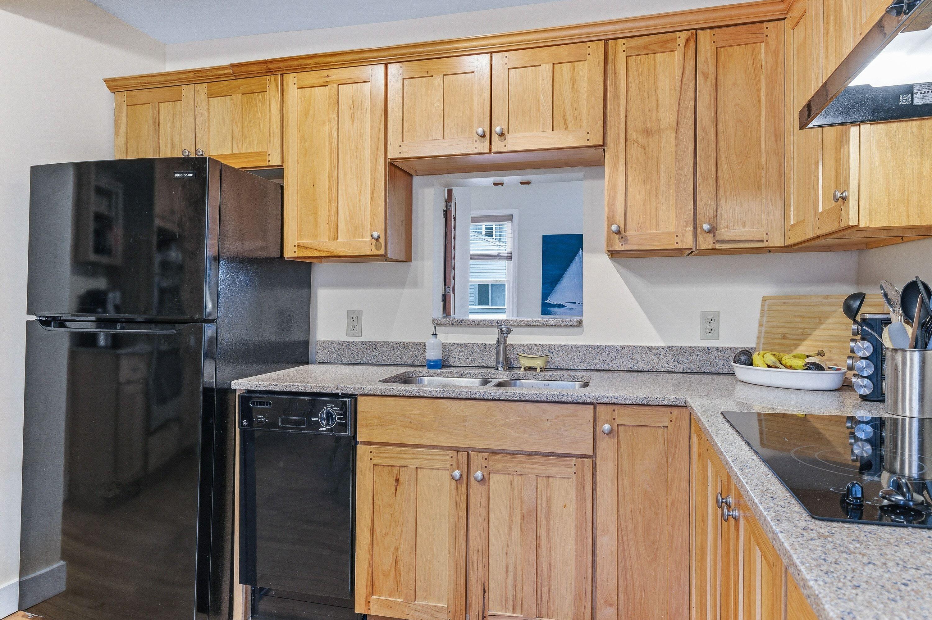60 Pine Hill Road South, Unit 318 Ogunquit, ME 03907 - Photo 4 of 29 Nicely appointed kitchen