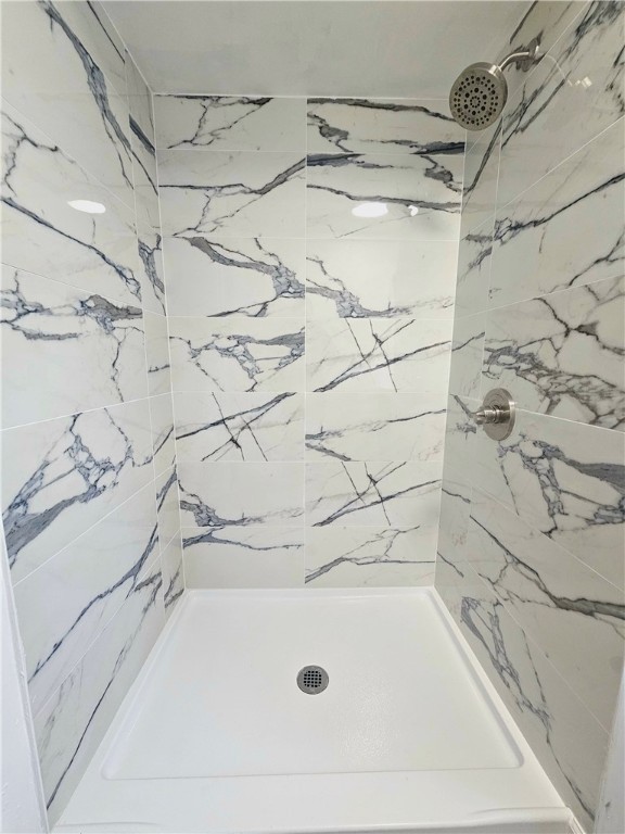 823 Jay Street Rochester, NY 14611 - Photo 21 of 26 2nd Floor Full Bath