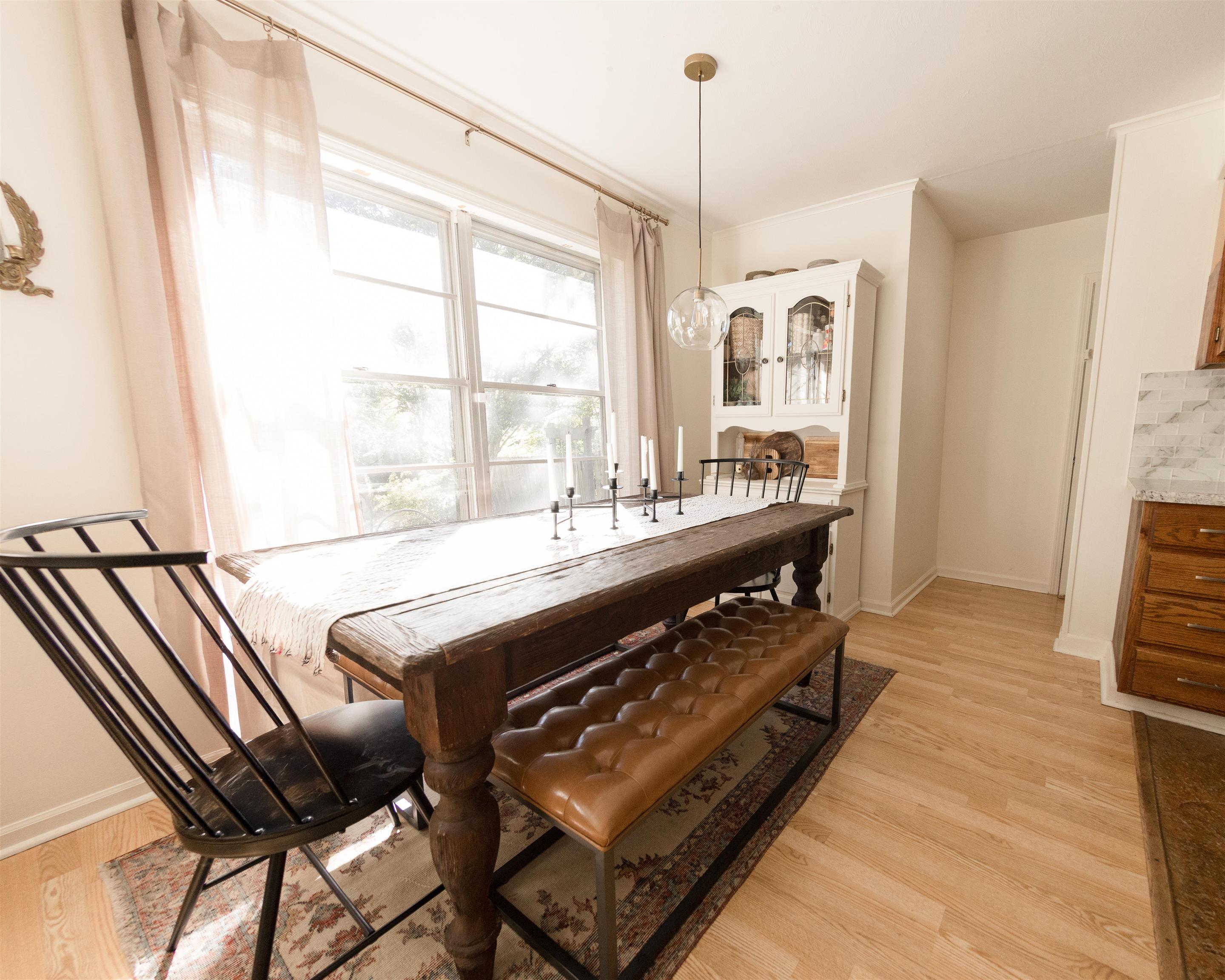 5431 Quince Road Memphis, TN 38119 - Photo 10 of 21 a very nice looking room with a couch