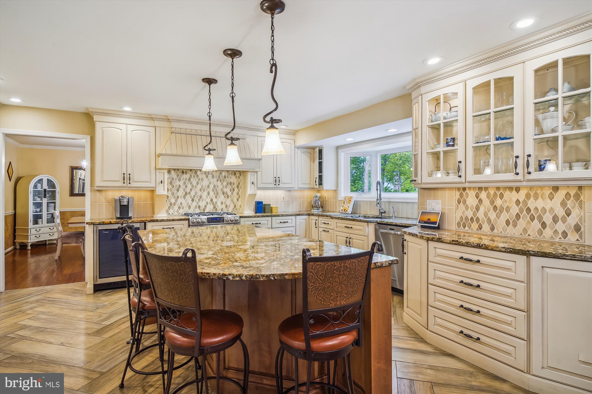 24709 Kings Valley Road Damascus, MD 20872 - Photo 22 of 110 Gourmet Kitchen with Large Granite Island