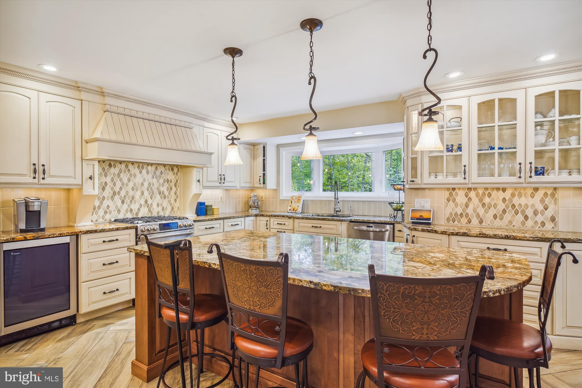 24709 Kings Valley Road Damascus, MD 20872 - Photo 23 of 110 Gourmet Kitchen with Large Granite Island