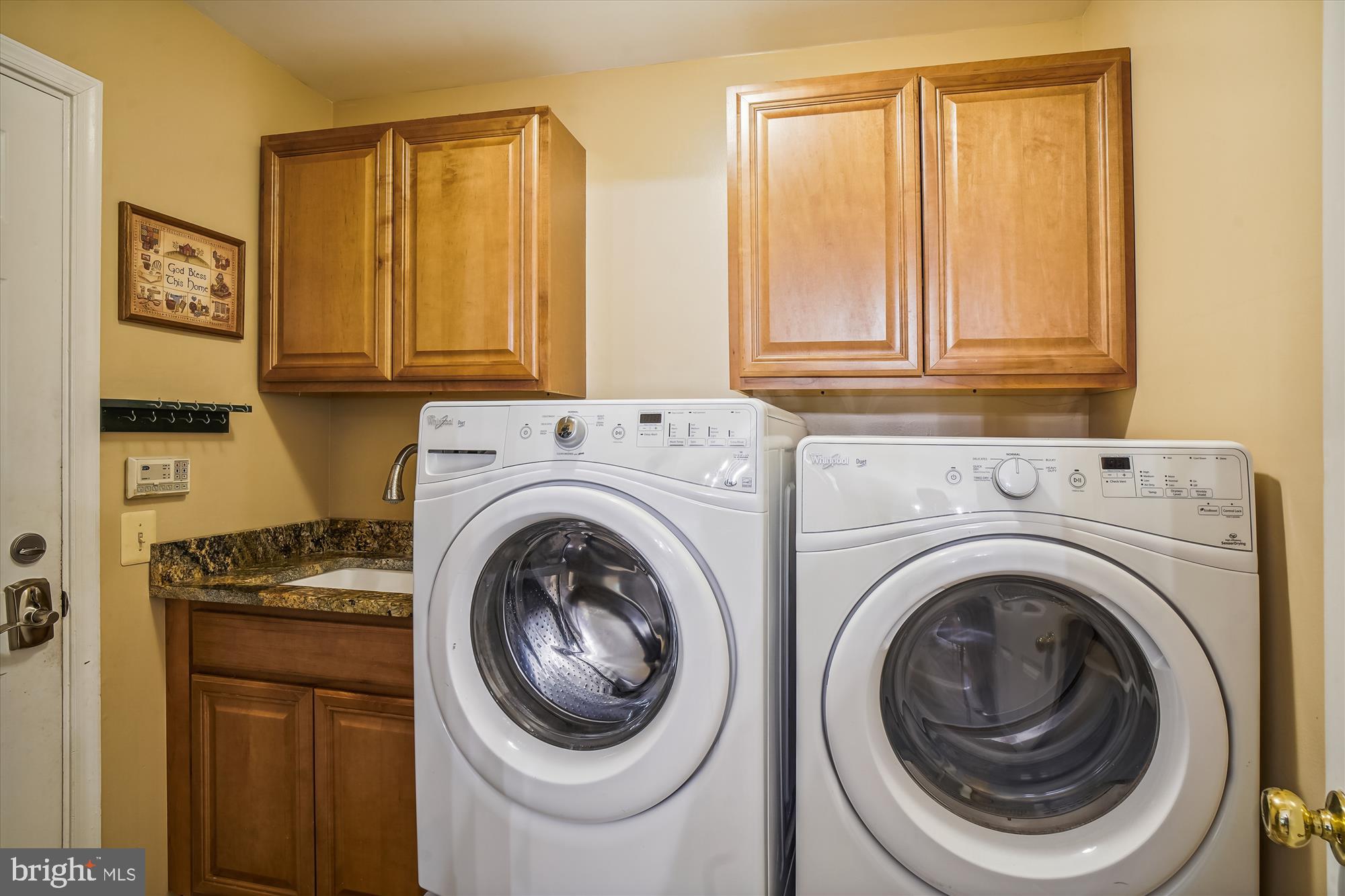 24709 Kings Valley Road Damascus, MD 20872 - Photo 29 of 110 Main Level Laundry Room