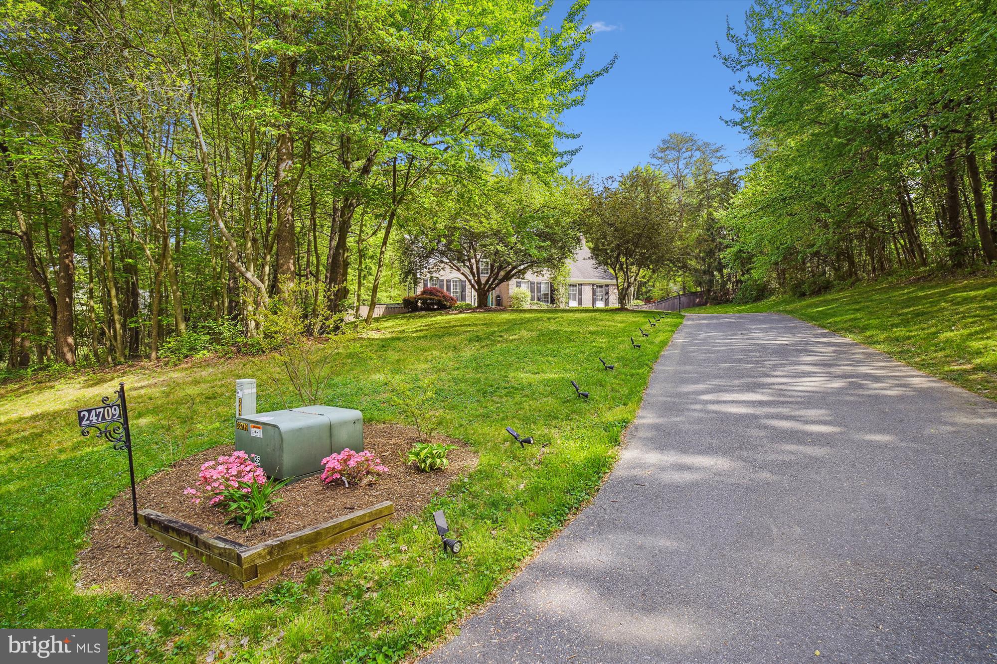 24709 Kings Valley Road Damascus, MD 20872 - Photo 3 of 110 Large Driveway