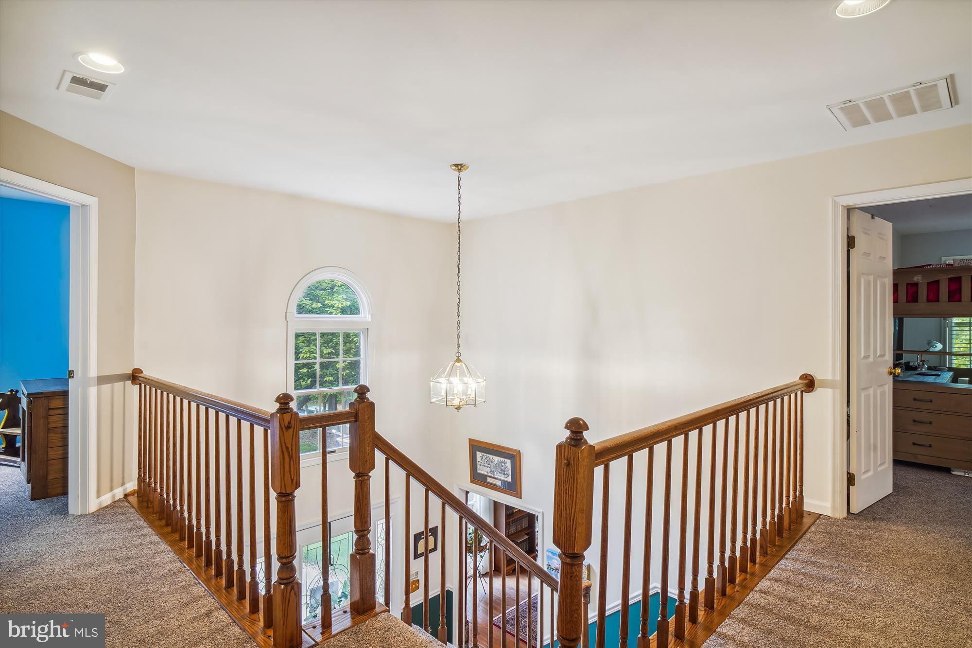 24709 Kings Valley Road Damascus, MD 20872 - Photo 33 of 110 Upper Level Hallway