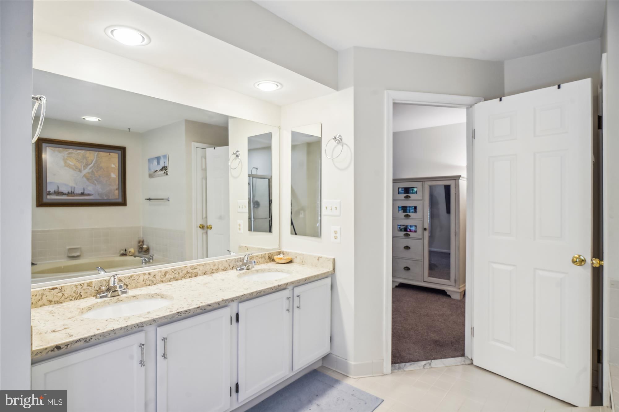 24709 Kings Valley Road Damascus, MD 20872 - Photo 39 of 110 Upper Level Primary Bathroom