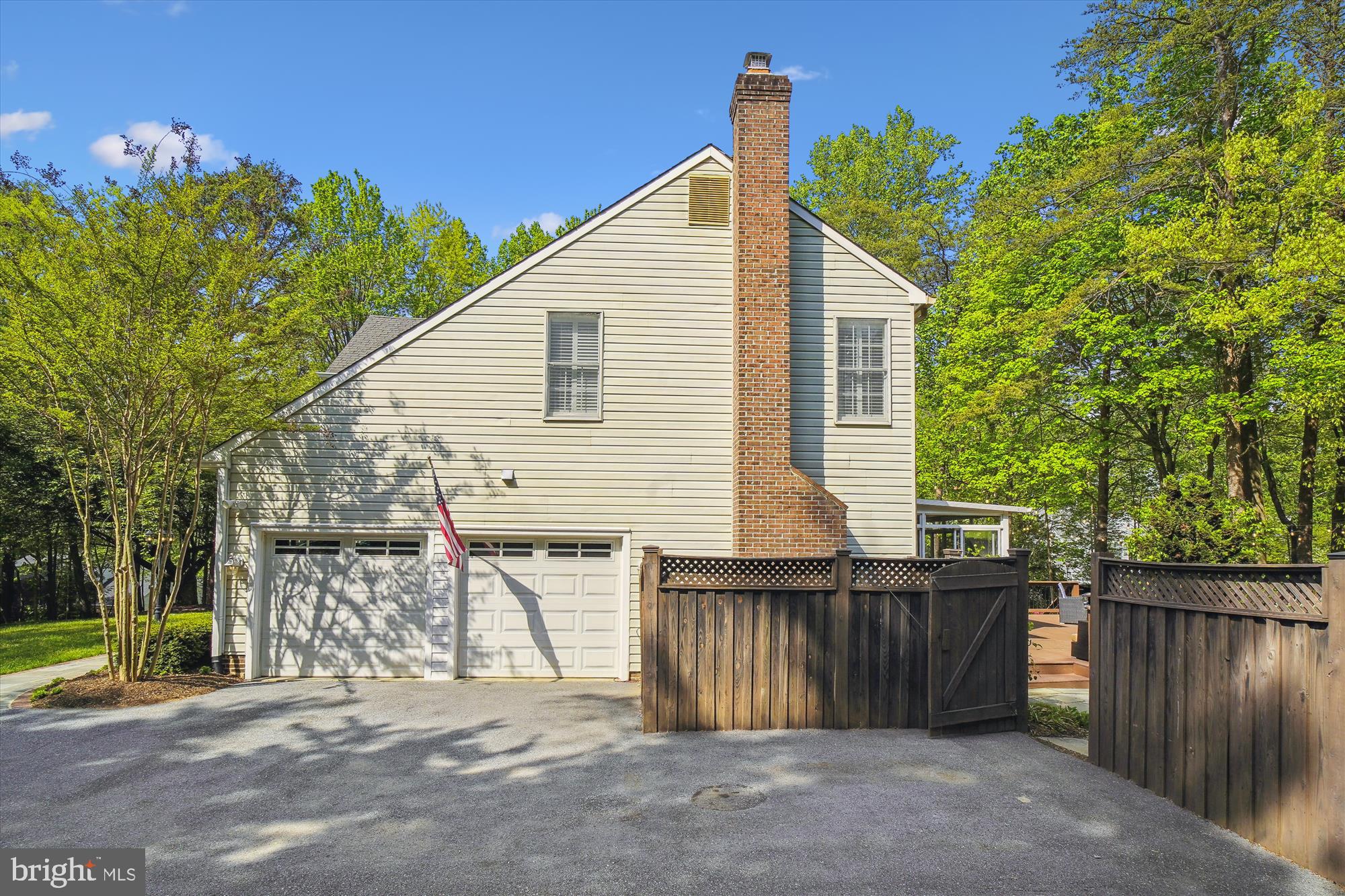 24709 Kings Valley Road Damascus, MD 20872 - Photo 4 of 110 2 car Garage - Side Entrance
