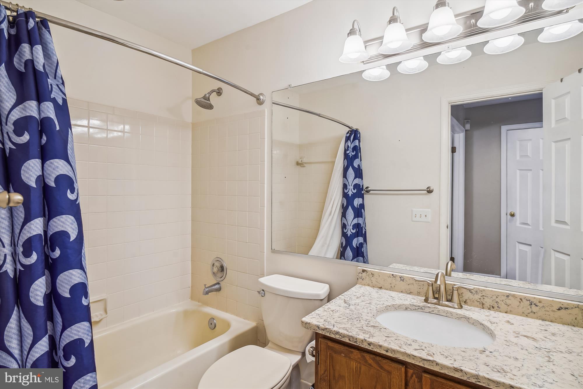 24709 Kings Valley Road Damascus, MD 20872 - Photo 58 of 110 Upper Level Full Bathroom