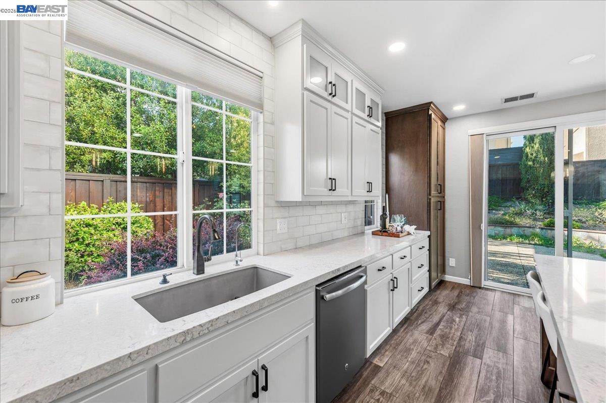 5625 Applegate Way Dublin, CA 94568 - Photo 11 of 38