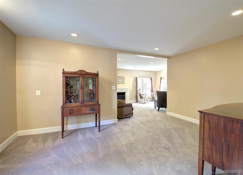 29214 Dresden Street Farmington Hills, MI 48336 - Photo 24 of 49