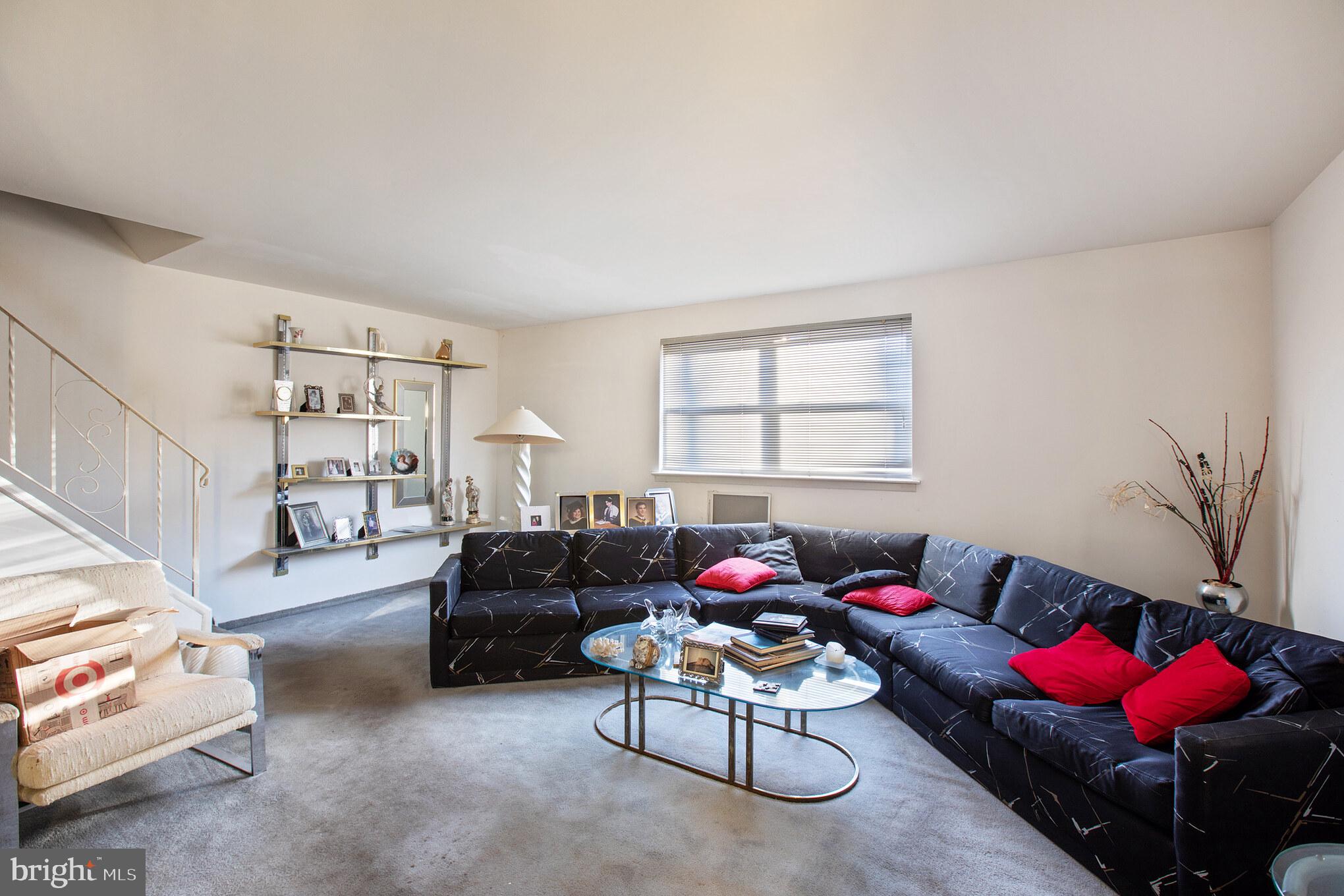 368 Rennard Street Philadelphia, PA 19116 - Photo 3 of 15 Gallery Image 3