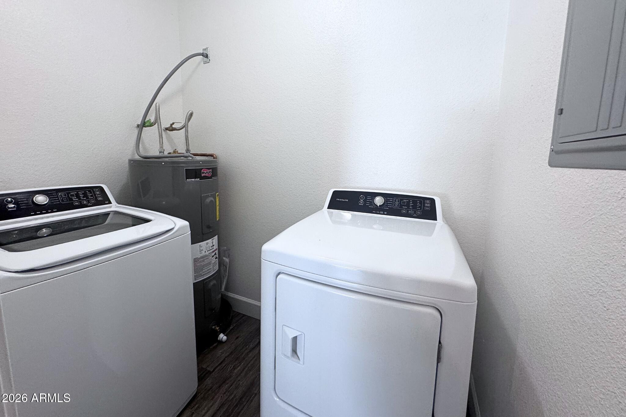 550 West 9th Street, Unit 2 Mesa, AZ 85201 - Photo 5 of 10 a utility room with dryer and washer