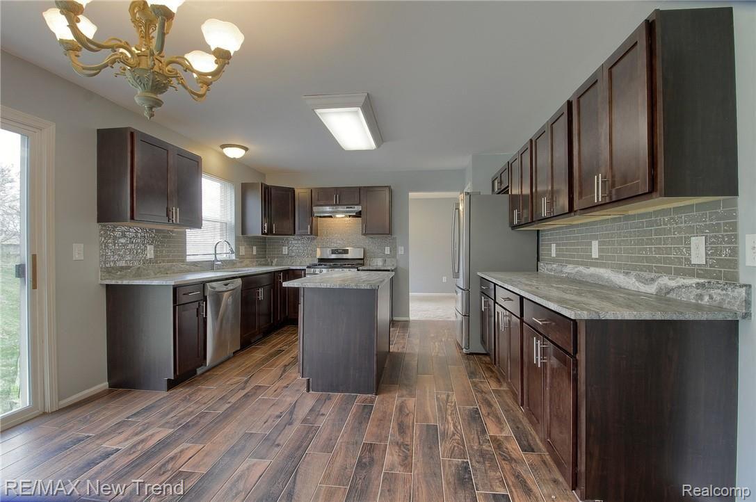 767 Woodfield Way Rochester, MI 48307 - Photo 12 of 29 12-Kitchen.jpg